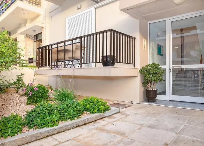 Jasminestay - Two Bedroom Apartments With Backyard