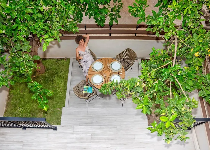 Jasminestay - Two Bedroom Apartments With Backyard